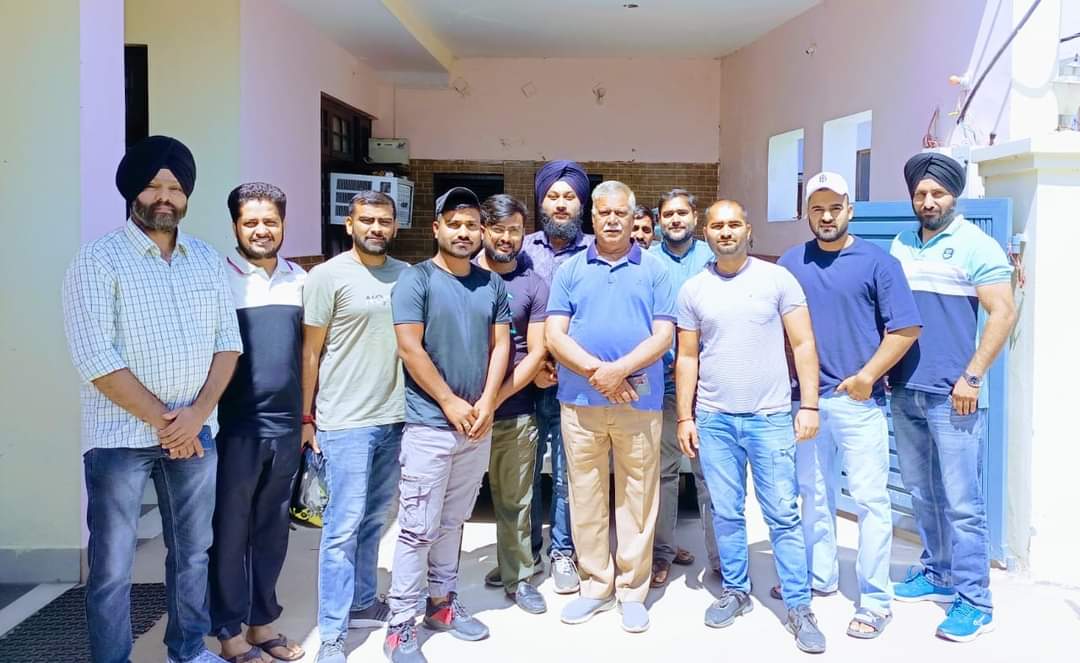 Ch_Sukhnandan's tweet photo. Aspirants of Different Departments Junior Statistical Assistants, Stenographer &amp; Junior Assistants met me here at my Residence
@BJP4JnK https://t.co/h7c0zlrjbN
