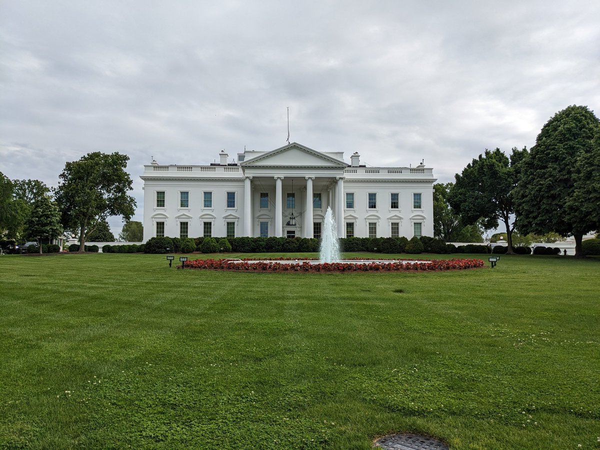 Tiffmeister's tweet photo. Got to visit the outside of the White House today. Very Patriotic Moment. After 18 years teaching elementary school students about US History and places, it was amazing to finally visit in person. #WashingtonDCTrip #WhiteHouse #retiredteacher #retiredlife #TeacherAppreciationWeek https://t.co/apPG43diak