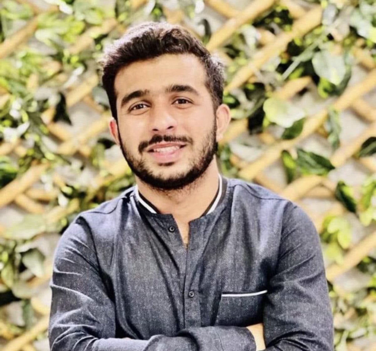 falakjavaidkhan's tweet photo. پر امن احتجاج میں رینجرز کی گولی سے شہید ہونے والا ہمارا چھوٹا سا بھائی 
اپنے ہی لوگوں پر گولی کون چلاتا ہے۔۔۔؟؟؟ https://t.co/awPKGf0nFl