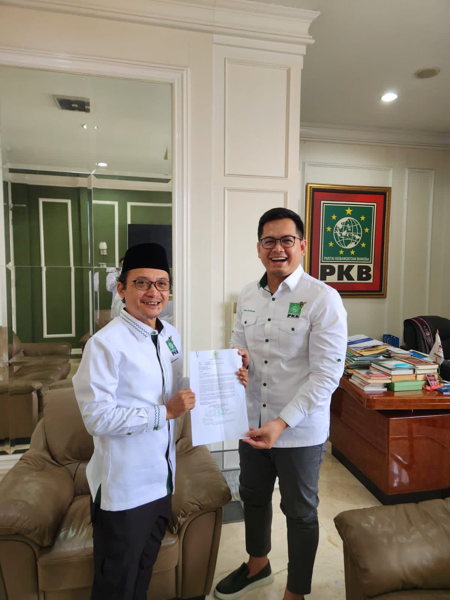 Gardabangsaa's tweet photo. Bismillah, 10 Mei 2023. 

Menyerahkan 27 BACALEG PKB dari Garda Bangsa . 

Diterima langsung oleh ketua LPP PKB &amp; Sekjen DPP PKB 

Berkontribusi kepada capaian 100 kursi PKB yg terintegrasi dgn keputusan Muskernas Rancamaya Bogor “Lahirnya 1 juta suara baru PKB” 
@Jazilul_Fawaid https://t.co/VPX4vbC9Re