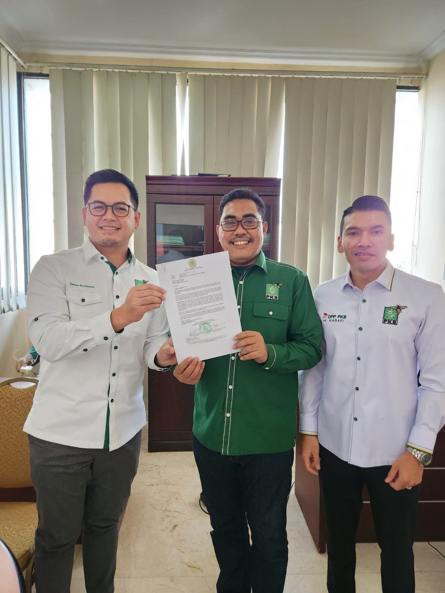 Gardabangsaa's tweet photo. Bismillah, 10 Mei 2023. 

Menyerahkan 27 BACALEG PKB dari Garda Bangsa . 

Diterima langsung oleh ketua LPP PKB &amp; Sekjen DPP PKB 

Berkontribusi kepada capaian 100 kursi PKB yg terintegrasi dgn keputusan Muskernas Rancamaya Bogor “Lahirnya 1 juta suara baru PKB” 
@Jazilul_Fawaid https://t.co/VPX4vbC9Re