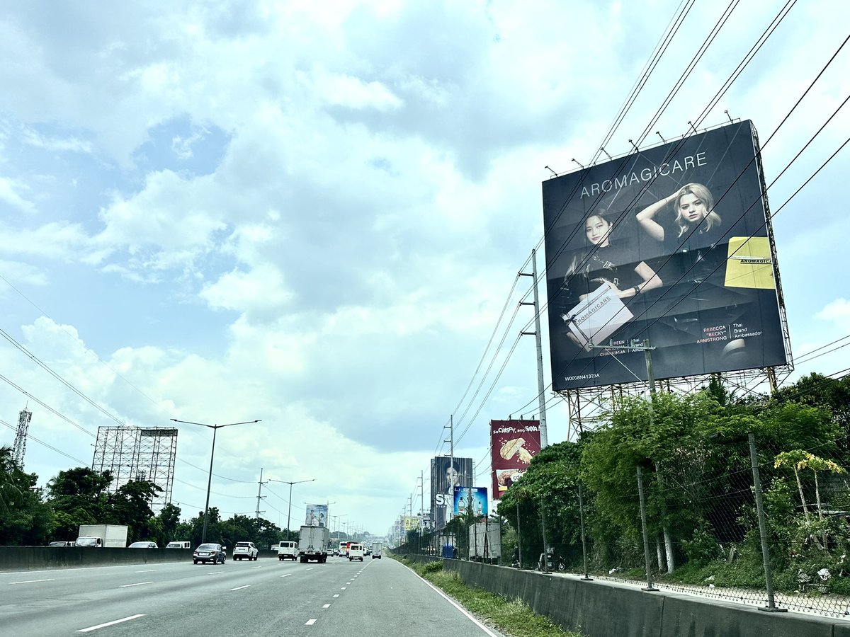 AromagicareWide's tweet photo. Along North Luzon Expressway (NLEX) Meycauayan Northbound, you'll spot our giant #FreenBeckyAromagicare Billboard. 

#Aromagicare gives us unending excitement everyday, capturing every special moment perfectly. 

Our first-ever Thai Brand Ambassadors, Freen Sarocha Chankimha and Rebecca Patricia Armstrong. 

@srchafreen @AngelssBecky @aprilmartin01_ @pauline_publico @akosiKenChan @illbeyourQueen #BeckysAngels #srchafreen