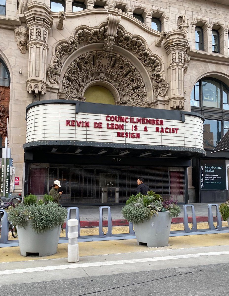 SPOTTED IN DOWNTOWN LA

Looks like someone changed the theater marquee after <a href="/kdeleon/">Kevin de Leόn</a>’s Cinco De Mayo event the other day 😭😭