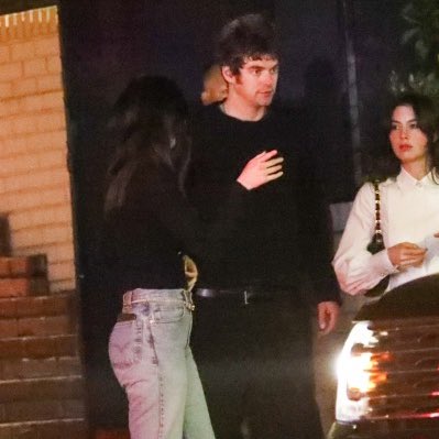 Gracie Abrams Updates ☆ on Twitter: "Gracie spotted with Hayes Bradley