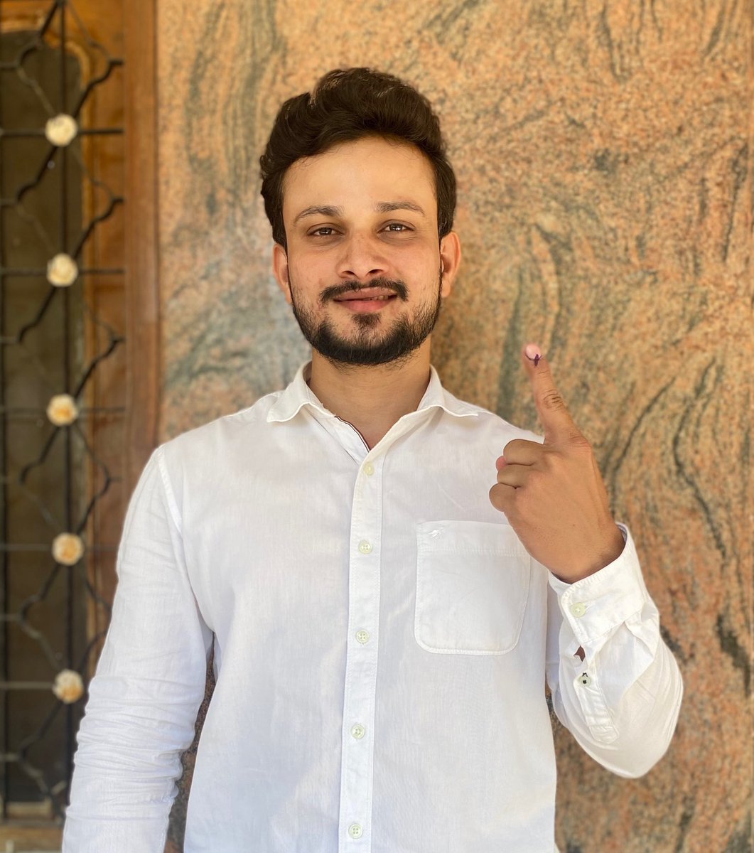 AleemIlahi's tweet photo. I Voted 🗳️ Did You ? Do Not Forget To Vote 🗳️, Voting is Your Democratic Right Must Use It For Your Better Tomorrow. #KarnatakaAssemblyElection2023 https://t.co/olHGBWJ4da