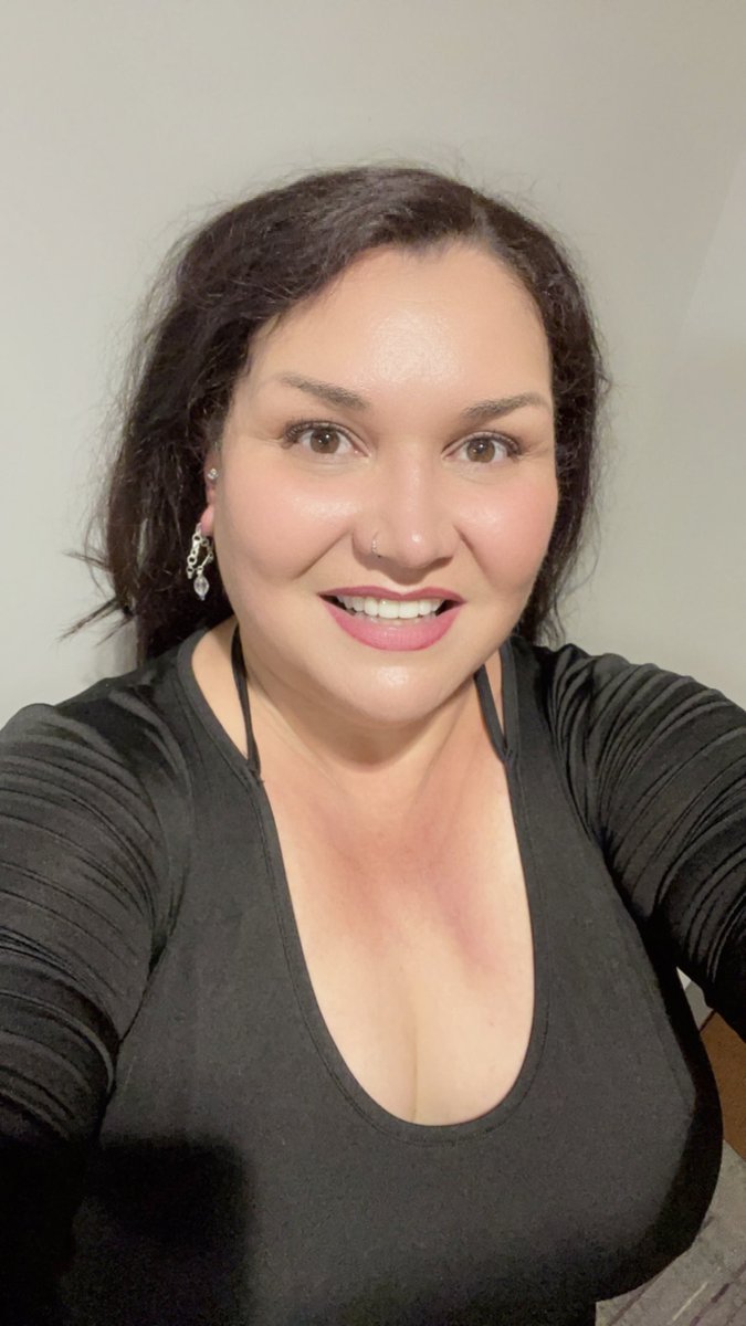 elizabethnhayes's tweet image. Last outfit for Spring semester: Senior Capstone presentations! My student rocked her sociolinguistic study 👏🏻  Custom earrings by Sol 😍 #midsizestyle #agelessstyle