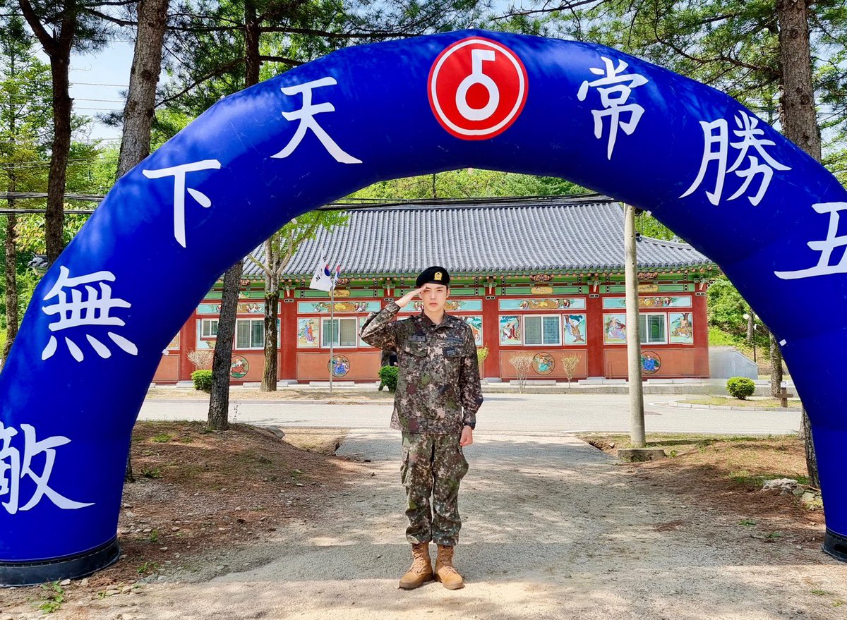 OfficialMONSTAX's tweet image. 📸
230510 #몬스타엑스 #민혁
5사단 열쇠부대 신병교육대대 훈련병 수료식

건강한 모습으로 수료식까지 완료!
몬베베와 다시 만날 날까지
건강하게 잘 지내고 올게요 🙂

#MONSTA_X #MONSTAX
#민혁 #MINHYUK