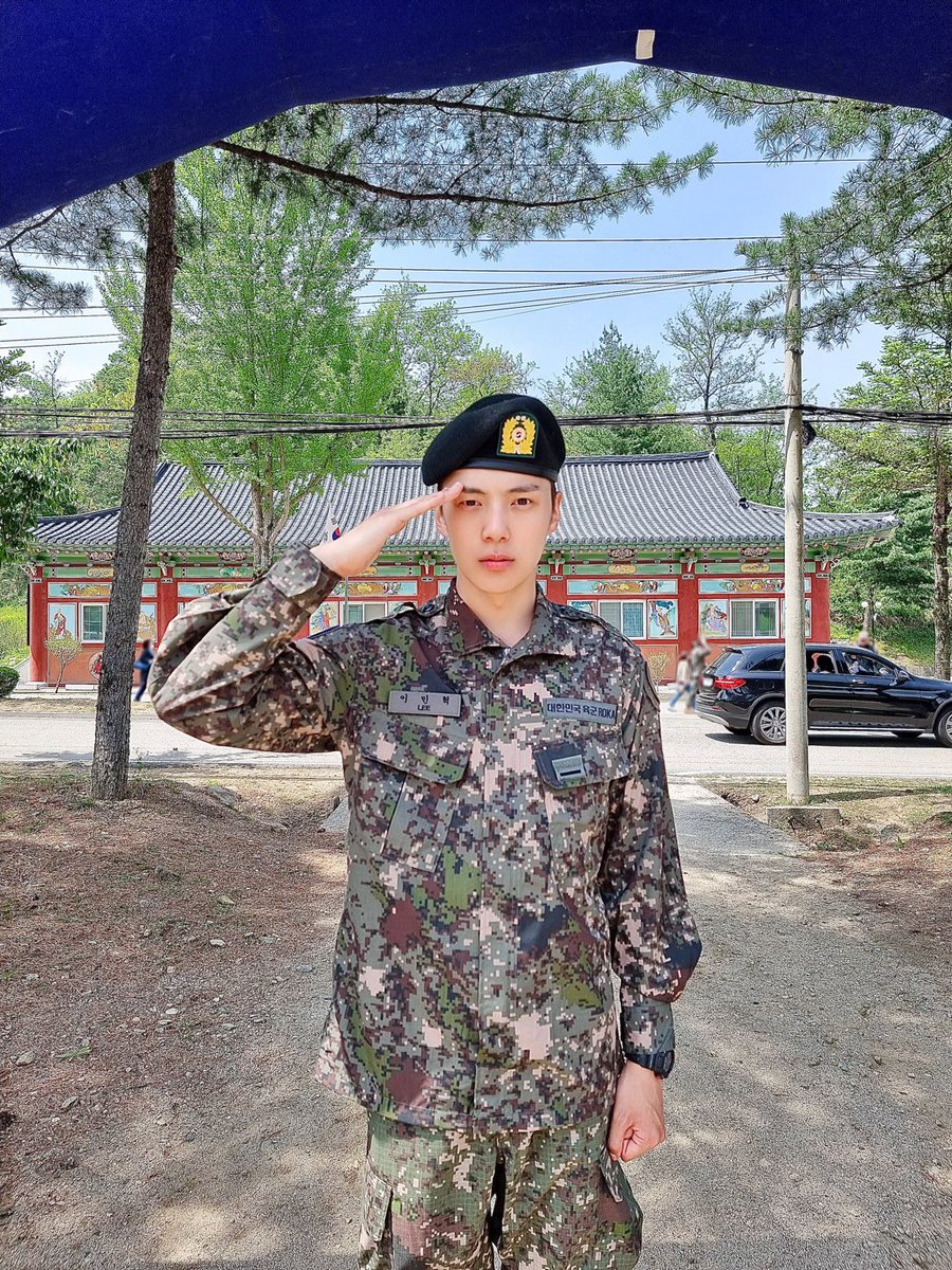 OfficialMONSTAX's tweet image. 📸
230510 #몬스타엑스 #민혁
5사단 열쇠부대 신병교육대대 훈련병 수료식

건강한 모습으로 수료식까지 완료!
몬베베와 다시 만날 날까지
건강하게 잘 지내고 올게요 🙂

#MONSTA_X #MONSTAX
#민혁 #MINHYUK