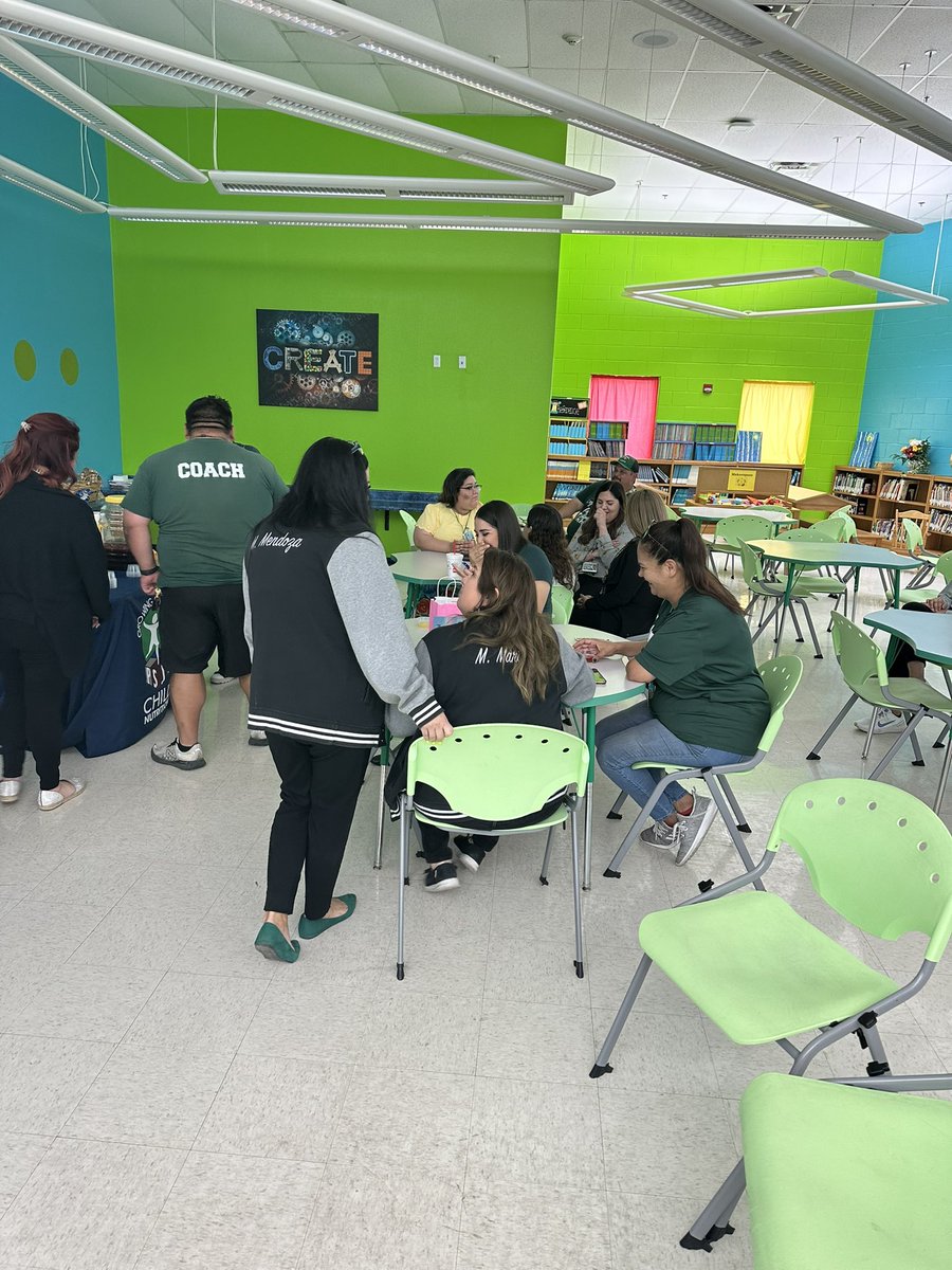 Lilianivonne27's tweet photo. Thank you @PSJAISD Child Nutrition Dept., Laura Garza, Nutritionist for stopping by for our Health &amp; Wellness weekly focus activity.Our teachers enjoyed this so much !!! @CounselorNat14  @Diana_Rod28  Best Counselors Ever !!! ✨🍊🍍 Teacher Appreciation 22-23 “You Lift Us Up”!💯 https://t.co/6xShiVzt6Y