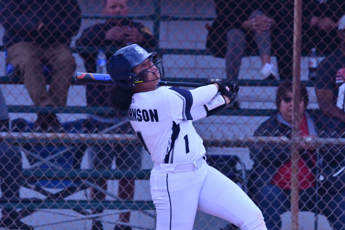 SCSoftballFan's tweet photo. 🥎 Sierra Canyon vs Diamond Ranch Recap - How it ended..

 2 Run walkoff HR by @ninajohnson2025  to win Round 2 of the CIF-SS Div. 3 Playoffs for the Trailblazers‼️💪🔥👏

@latsondheimer @pollonpreps @Tarek_Fattal @C_Morrissette @scanyonsports @RegJorgensen https://t.co/UE07jwSMG8