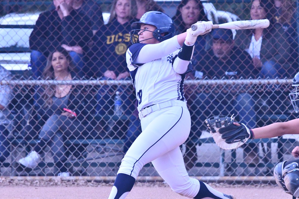 SCSoftballFan's tweet photo. 🥎 Sierra Canyon vs Diamond Ranch Recap - How it ended..

 2 Run walkoff HR by @ninajohnson2025  to win Round 2 of the CIF-SS Div. 3 Playoffs for the Trailblazers‼️💪🔥👏

@latsondheimer @pollonpreps @Tarek_Fattal @C_Morrissette @scanyonsports @RegJorgensen https://t.co/UE07jwSMG8
