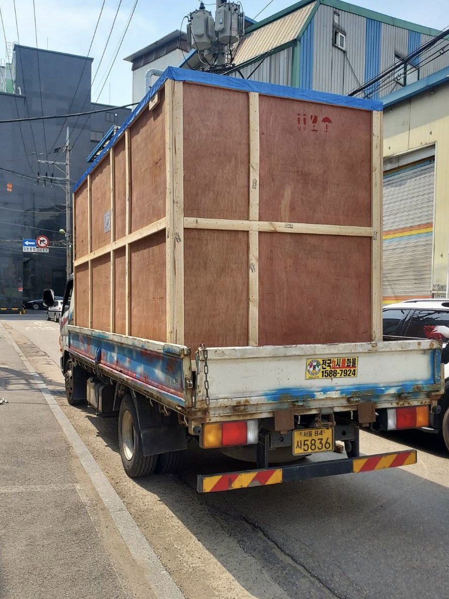 Today planarTECH reached a milestone with the crating &amp; shipping of our 80th #CVD system from our factory in #Korea.🚚🚚This custom planarGROW system is bound for a blue-chip industrial customer in the USA.🇺🇸🇺🇸 #graphene #2dmaterials #2dresearch #nanotechnology #materialsscience