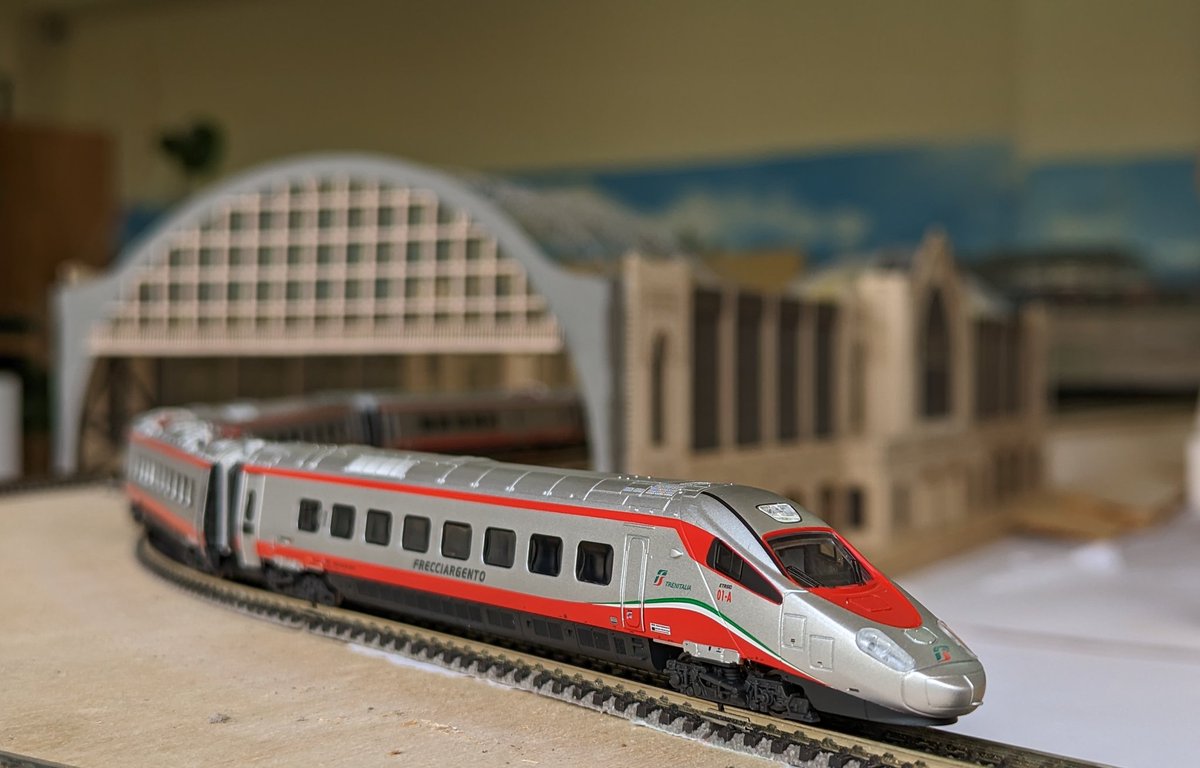elmertrain1's tweet image. Arnold #Nゲージ
EMU class ETR610 Frecciargento FS EpⅥ 
基本増結7両セット
でご案内します。

#ETR610
#Frecciargento
#エルマートレイン
#Elmertrain