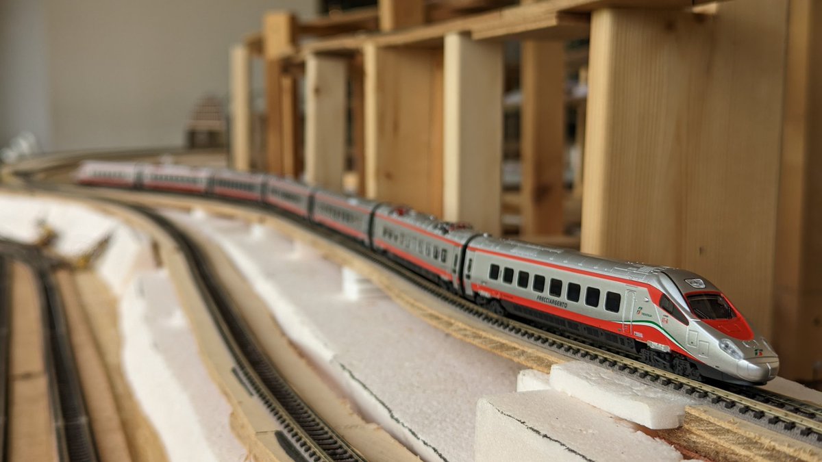 elmertrain1's tweet image. Arnold #Nゲージ
EMU class ETR610 Frecciargento FS EpⅥ 
基本増結7両セット
でご案内します。

#ETR610
#Frecciargento
#エルマートレイン
#Elmertrain