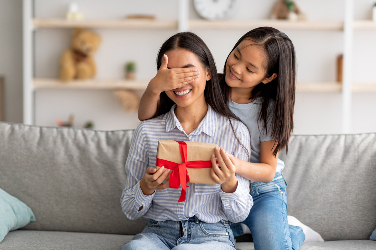 peuterennl's tweet photo. Moederdag: Een viering van liefde, leven en herinnering. Uiteraard met cadeautips en knutseltips! 

https://t.co/rxuRpWT9tn
#moederdag #cadeautips #knutseltips #oudersenzo https://t.co/zFWiQldg3Z