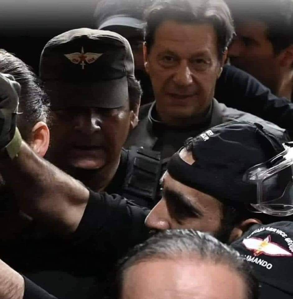Emran_Shinwari's tweet photo. The last man standing against mafia. May Allah protect you ameen
#ImranKhan #ImranKhanArrested #ImranKhanOurRedLine https://t.co/zWlgmZHsKA