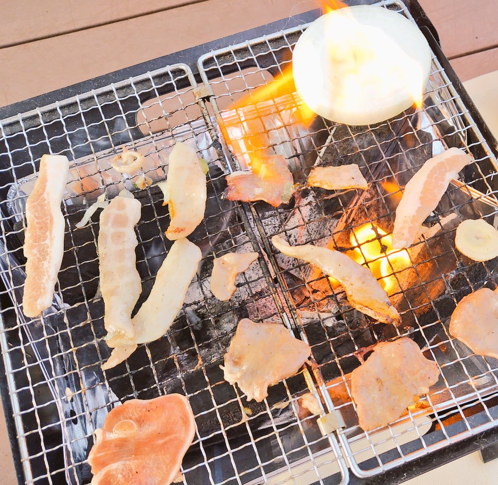 「久々のBBQとケーキでしたいぇい」|kohaya🐾skeb募集中のイラスト
