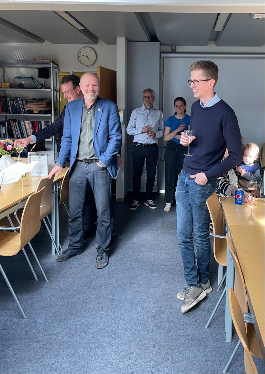 dbm_samf's tweet image. We celebrate @mikkelnojgaard who successfully defended his PhD thesis ’Cultures of Consumer Information’. Congratulations! #PhD @CCCsdu @SAMF_SDU