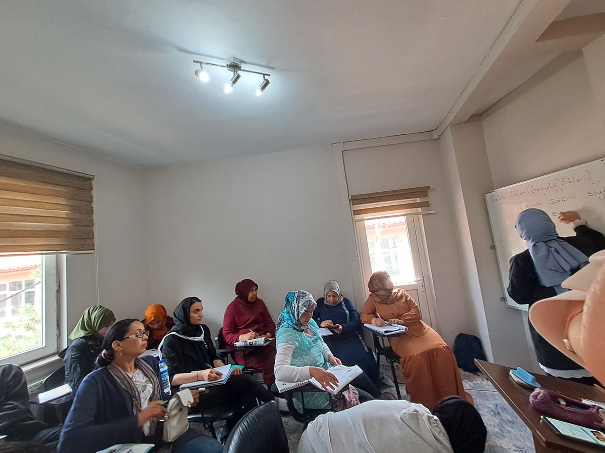 "Dil hayatı kolaylaştıran ve kalitesini artıran en önemli unsuslardan biri" Uluslararası Kadın Kültürevinde dil kurslarımız hızla devam etmektedir.  <a href="/Gocidaresi/">Göç İdaresi Başkanlığı</a> <a href="/AfyonValiligi/">T.C. Afyonkarahisar Valiliği</a> <a href="/iwomencc/">Internationalculturalcenterforwomen</a> <a href="/mahmutkurtuluss/">Mahmut KURTULUŞ</a>