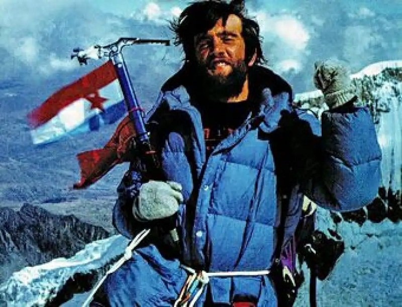 На денешен ден, пред 34 години, на 10 мај 1989 година, битолчанецот Димитар Илиевски Мурато, како прв македонски алпинист се искачи и го освои највисокиот планински врв на светот Монт Еверест (8.848 метри).