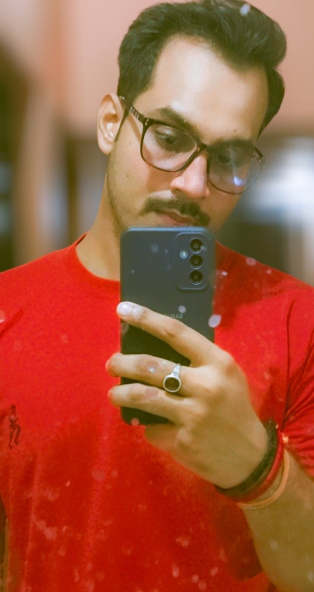 r_prashant26's tweet photo. भारत देश का लाल ♥️🇮🇳
#DropSomethingRed https://t.co/eAhpGb635h