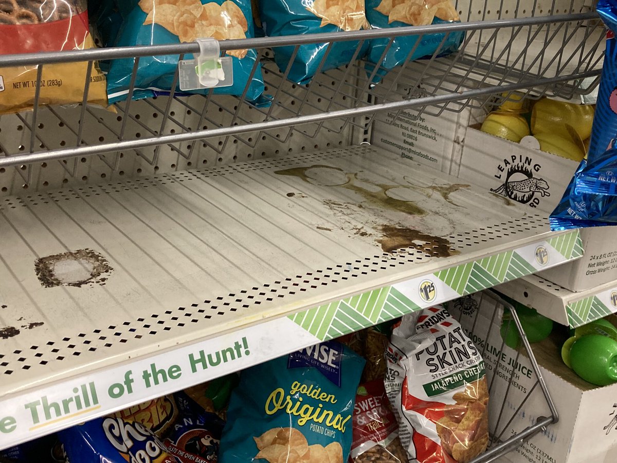 SWYonkersHH's tweet photo. Dirt in Dollar Tree store is a health concern https://t.co/l0vQcFkoRi https://t.co/eMTeTngK7E