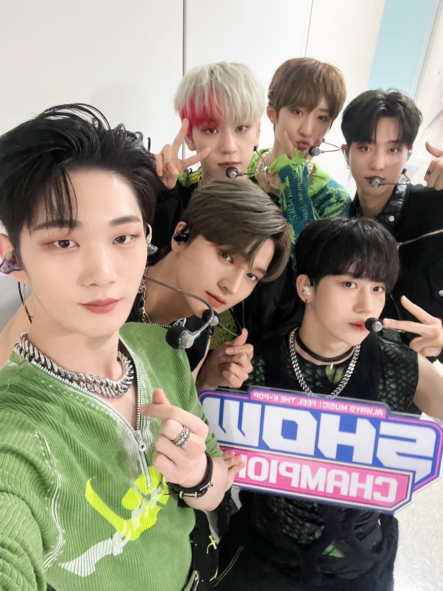 showchampion1's tweet photo. 다 알고 있지만 빠져들고 마는 짱리핀의 매력🫶🏻

저에게 죄가 있다면 ,, 
그저 짱리핀을 너무나 사랑한 죄 ,,
아니 경찰아저씨 잠시만요 ‼️ 👮‍♂️
#DRIPPIN 이 먼저 유혹했다구요 😭

#SEVENSINS 를 그렇게 섹시하게 추는데
제가 어떻게 안 반하냐구요 네 ⁉️

증거로 쇼챔 무대 영상 제출할게요
오늘 저녁 6시 #쇼챔피언 으로 오세요❤️