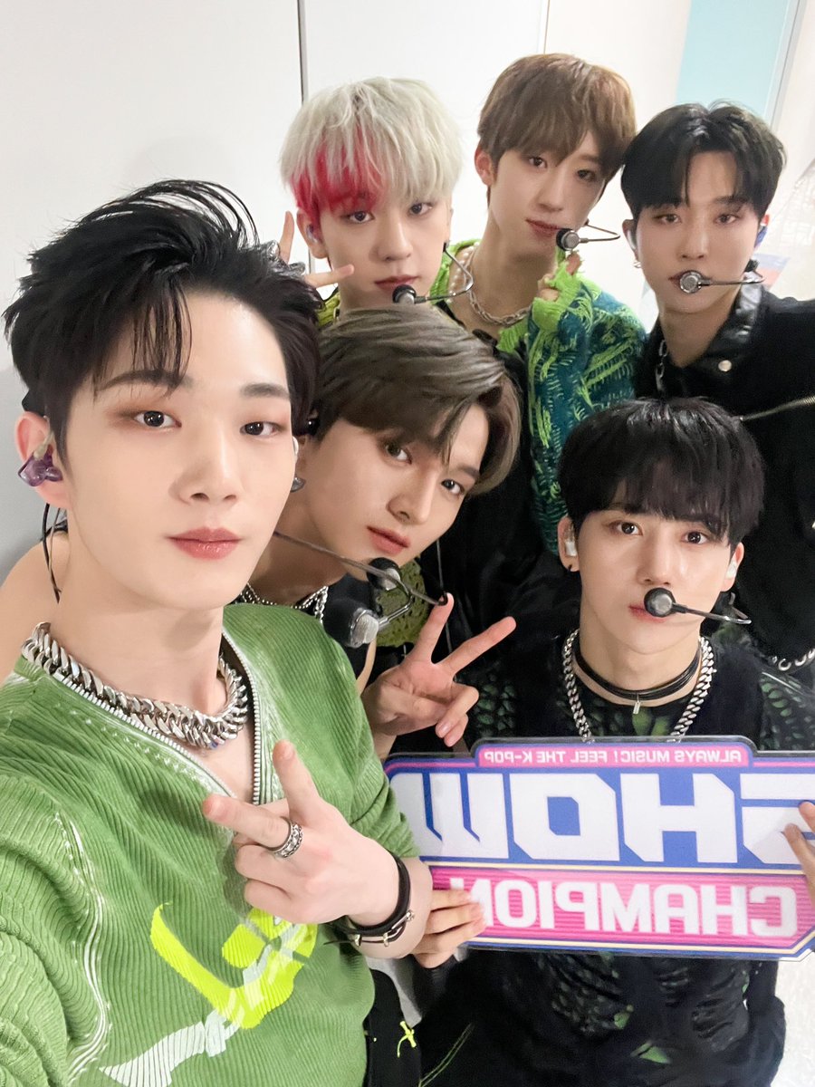showchampion1's tweet photo. 다 알고 있지만 빠져들고 마는 짱리핀의 매력🫶🏻

저에게 죄가 있다면 ,, 
그저 짱리핀을 너무나 사랑한 죄 ,,
아니 경찰아저씨 잠시만요 ‼️ 👮‍♂️
#DRIPPIN 이 먼저 유혹했다구요 😭

#SEVENSINS 를 그렇게 섹시하게 추는데
제가 어떻게 안 반하냐구요 네 ⁉️

증거로 쇼챔 무대 영상 제출할게요
오늘 저녁 6시 #쇼챔피언 으로 오세요❤️