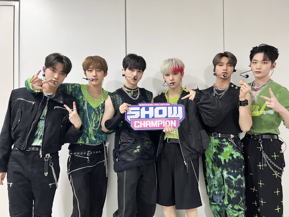 showchampion1's tweet photo. 다 알고 있지만 빠져들고 마는 짱리핀의 매력🫶🏻

저에게 죄가 있다면 ,, 
그저 짱리핀을 너무나 사랑한 죄 ,,
아니 경찰아저씨 잠시만요 ‼️ 👮‍♂️
#DRIPPIN 이 먼저 유혹했다구요 😭

#SEVENSINS 를 그렇게 섹시하게 추는데
제가 어떻게 안 반하냐구요 네 ⁉️

증거로 쇼챔 무대 영상 제출할게요
오늘 저녁 6시 #쇼챔피언 으로 오세요❤️