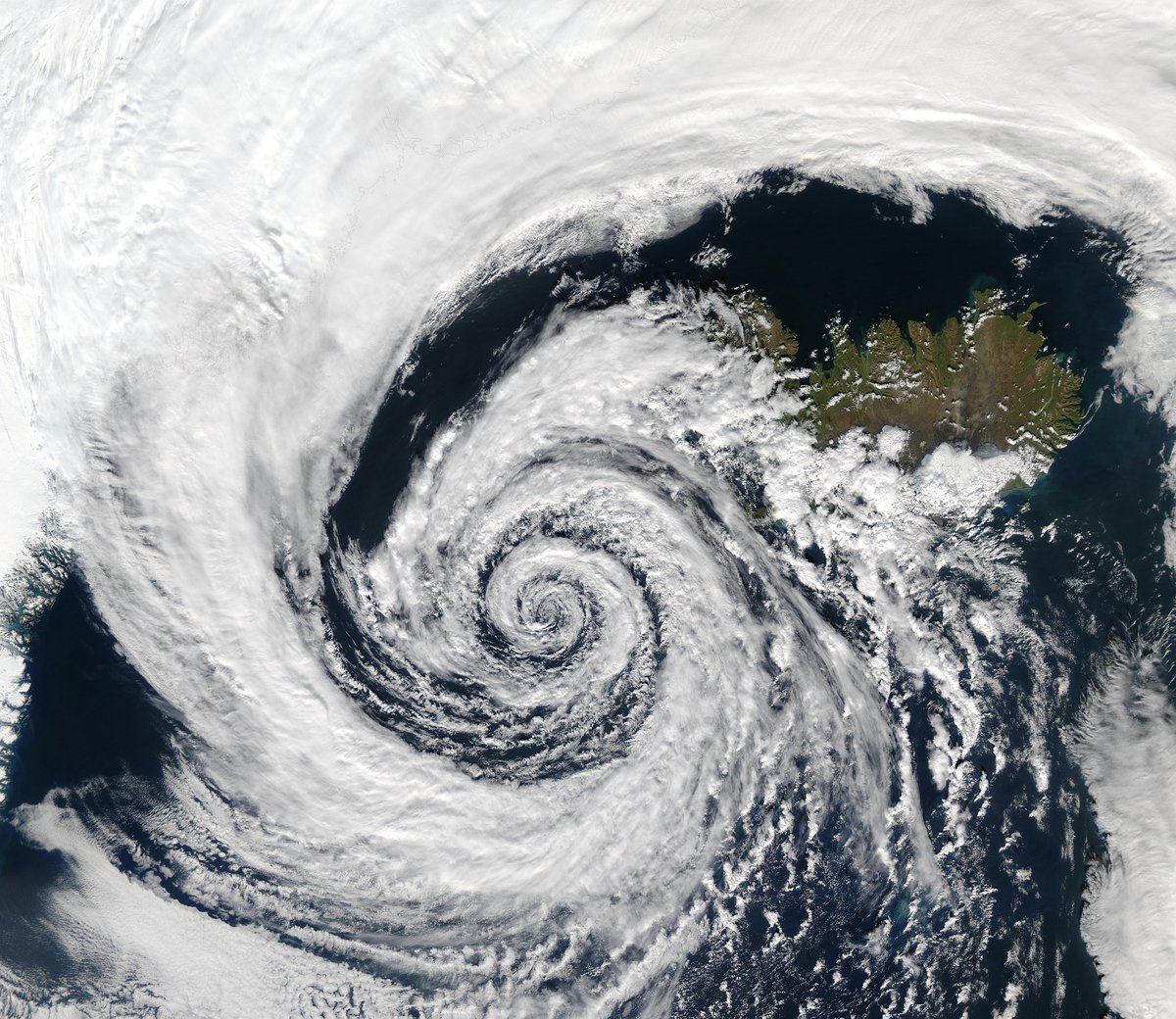 Achintyarup's tweet photo. Cyclones can generate winds of up to 200 miles / hour, equivalent to the speed of a Formula 1 car? And that the deadliest cyclone on record, the Bhola cyclone in 1970, claimed the lives of over 300,000 people. #Mocha #CycloneFacts #ExtremeWeather #GlobalWarming #ClimateEmergency https://t.co/OBZSPiqcfH