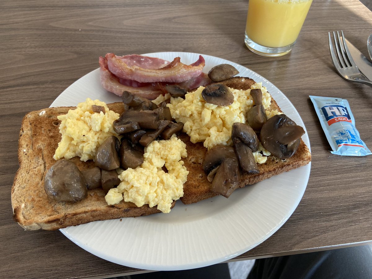Nick_Stafford's tweet photo. Stafford’s Breakfasts of Britain.
@CourtyardHotels Heathrow.
Excellent mushrooms. #HPforlife https://t.co/9oQw8hubmV