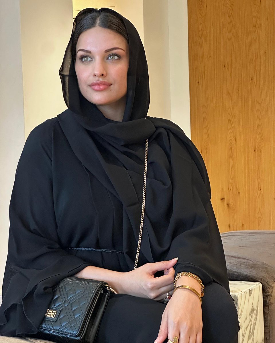 LustStar3's tweet photo. Mjhe to bhot phle se hi sk tha is r@nd pe jis trh Asim Riaz ke pyar me pgl thi aur isne kr dikhaya accept krke Islam phn k hijab kr diya mbul k liye apni dhrm ko kurban ye glt v nhi h iski gadryi jwani ko smbhalna hcock k bs k bat nhi @realhimanshi
#interfaith #lovejihaad #hslut https://t.co/LOloNvjJTt