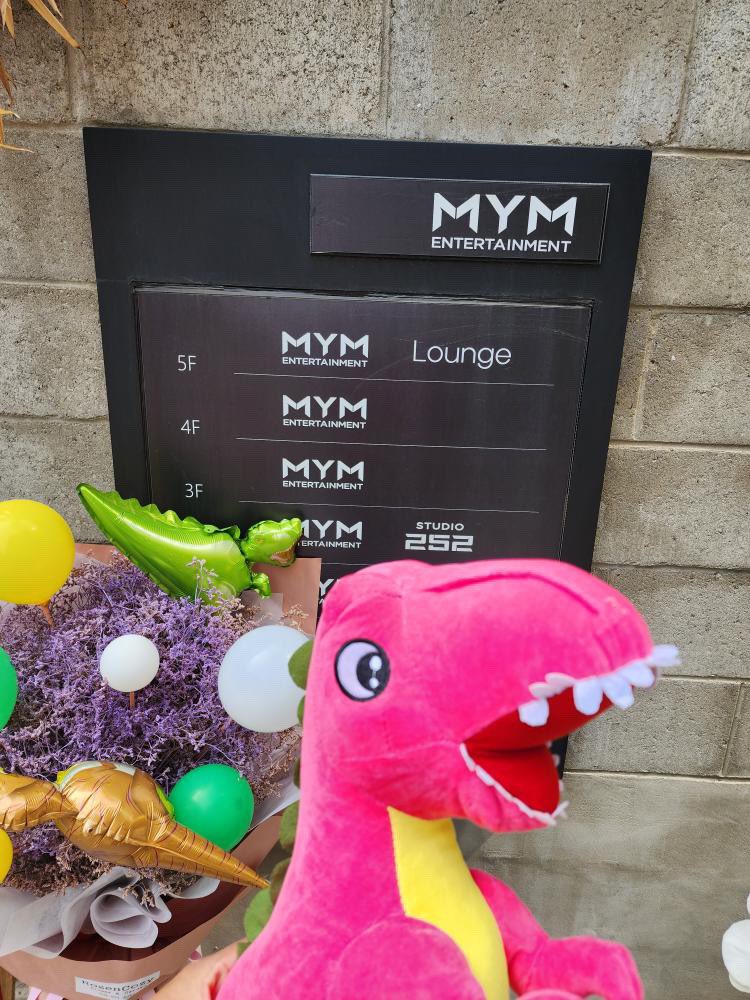 LMHloversIndia's tweet photo. Here is our token of appreciation &amp; support to @ActorLeeMinHo ♥️ Delivered successfully to MYM 🎉 Hope you like the toys 🦕🦕🦕 #leeminho #LMH17thDebutAnniversary 🎉 https://t.co/YqSSLtY9Wx