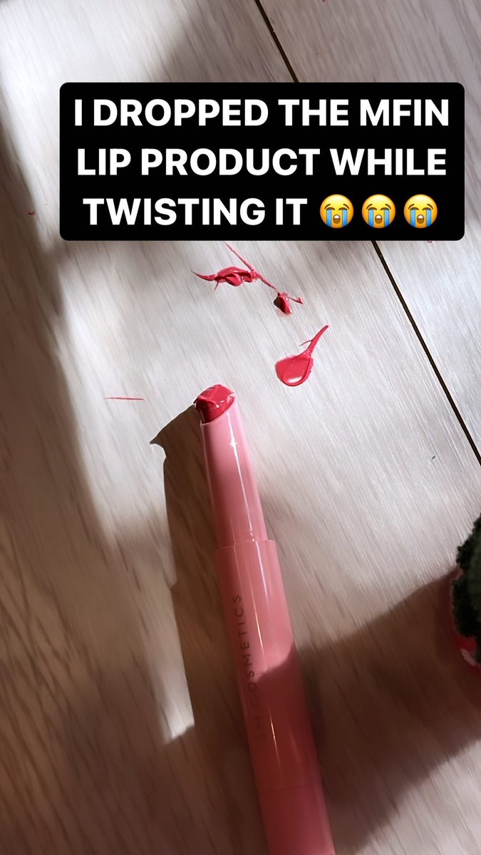 EmirichuYT's tweet photo. Why do i destroy everything i touch https://t.co/8BVqFwhFDF