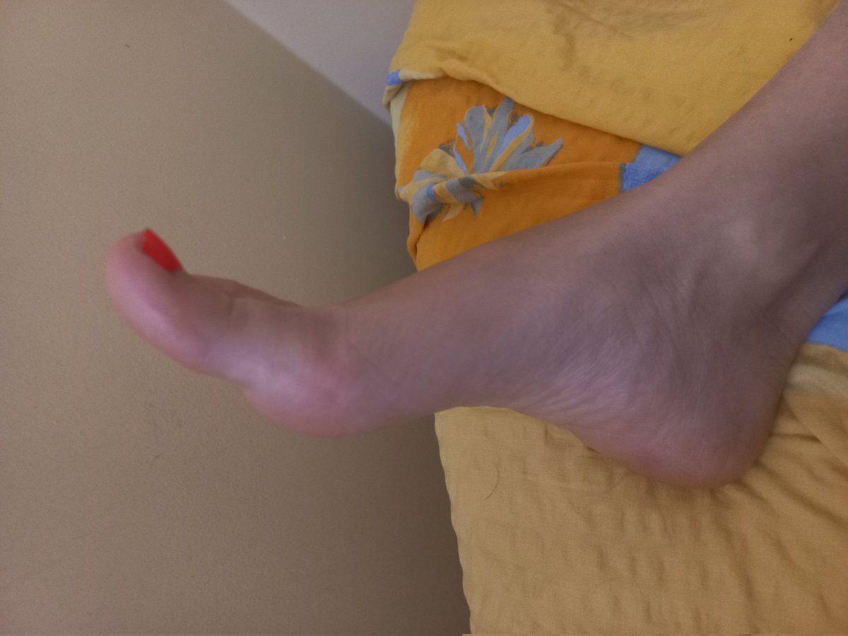 FeetNasti's tweet photo. Stópka którą bardzo szybko zrobiła bym z wami porządek. 
Dziś 10 więc zapraszam z daninami. Na szczęśliwców zwrócę uwagę.
Feet #findom https://t.co/v45jZpDLMh