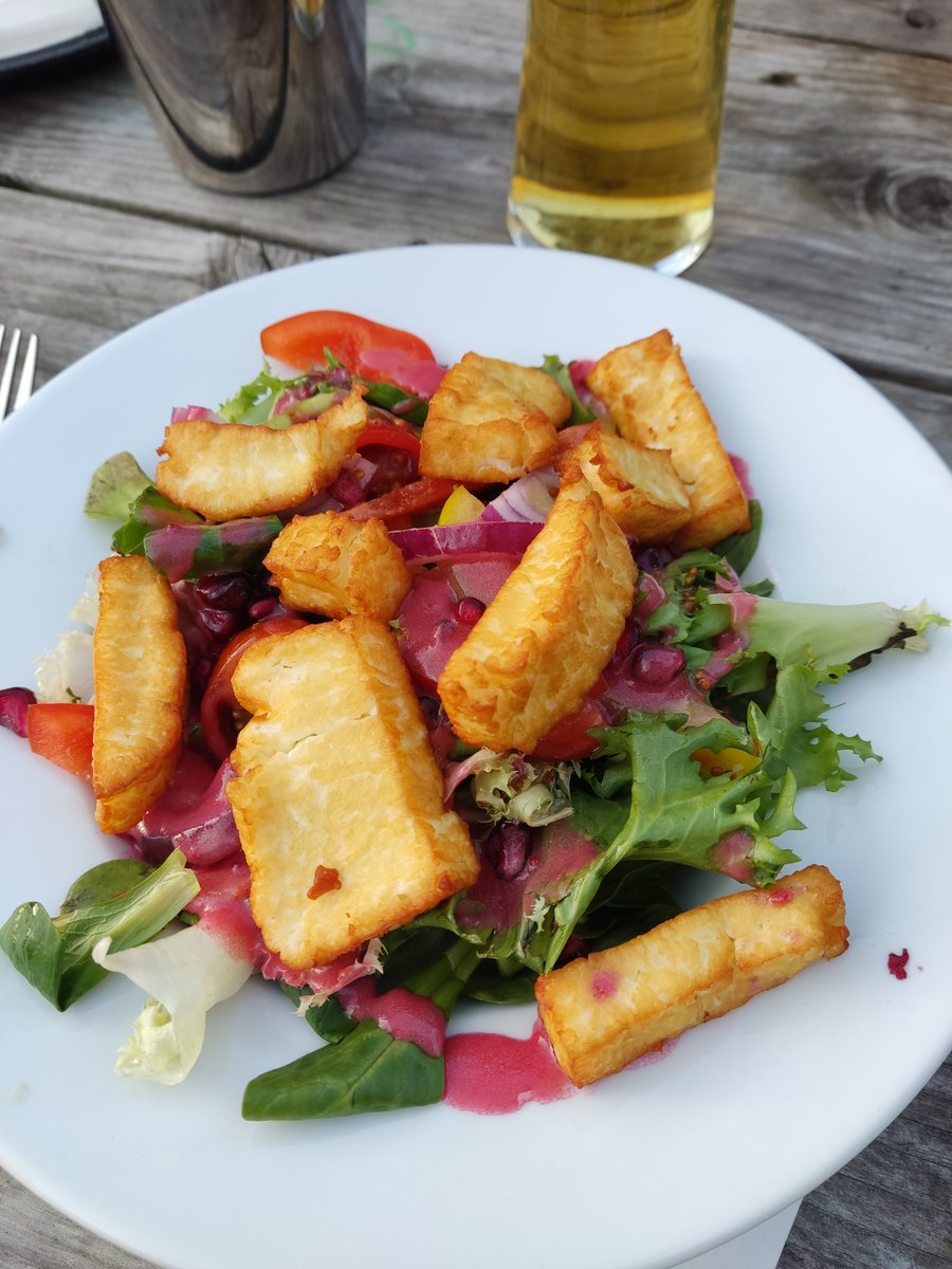 shefffoodlover's tweet image. Halloumi and pomegranate salad @thenorfolkarms after a lovely walk out in the Peaks #upperburbage #higgertor #norfolkarms