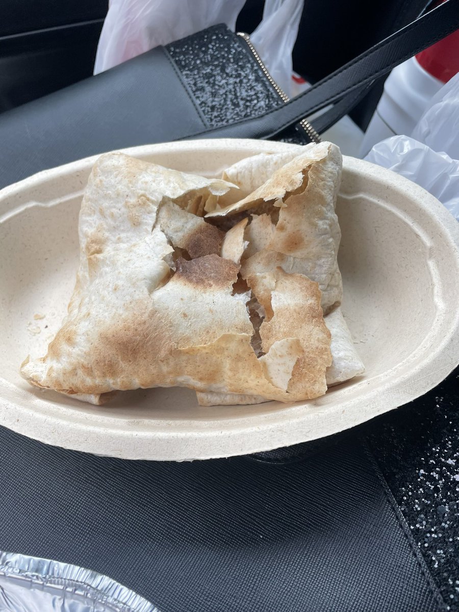 adulin85's tweet photo. @ChipotleTweets is this how a quesadilla is suppose to look? It was also missing veggies and my sides. https://t.co/BENKewY0Jj