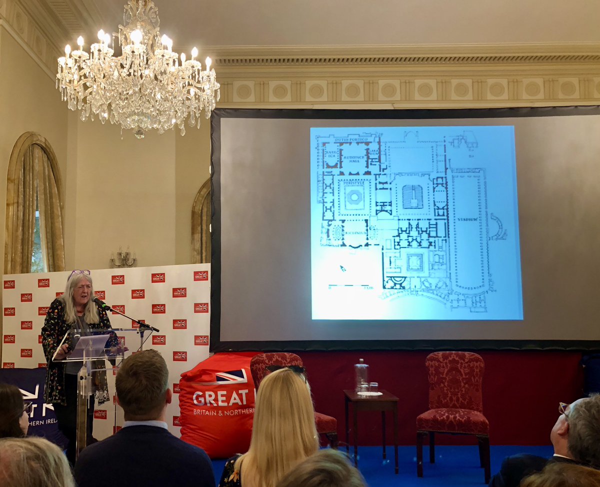 Prof @wmarybeard gave us a fascinating glimpse of her forthcoming book, #EmperorofRome, in a lecture last night at #VillaWolkonsky. Thank you @EdLlewellynFCDO and @the_bsr  for bringing Mary over!