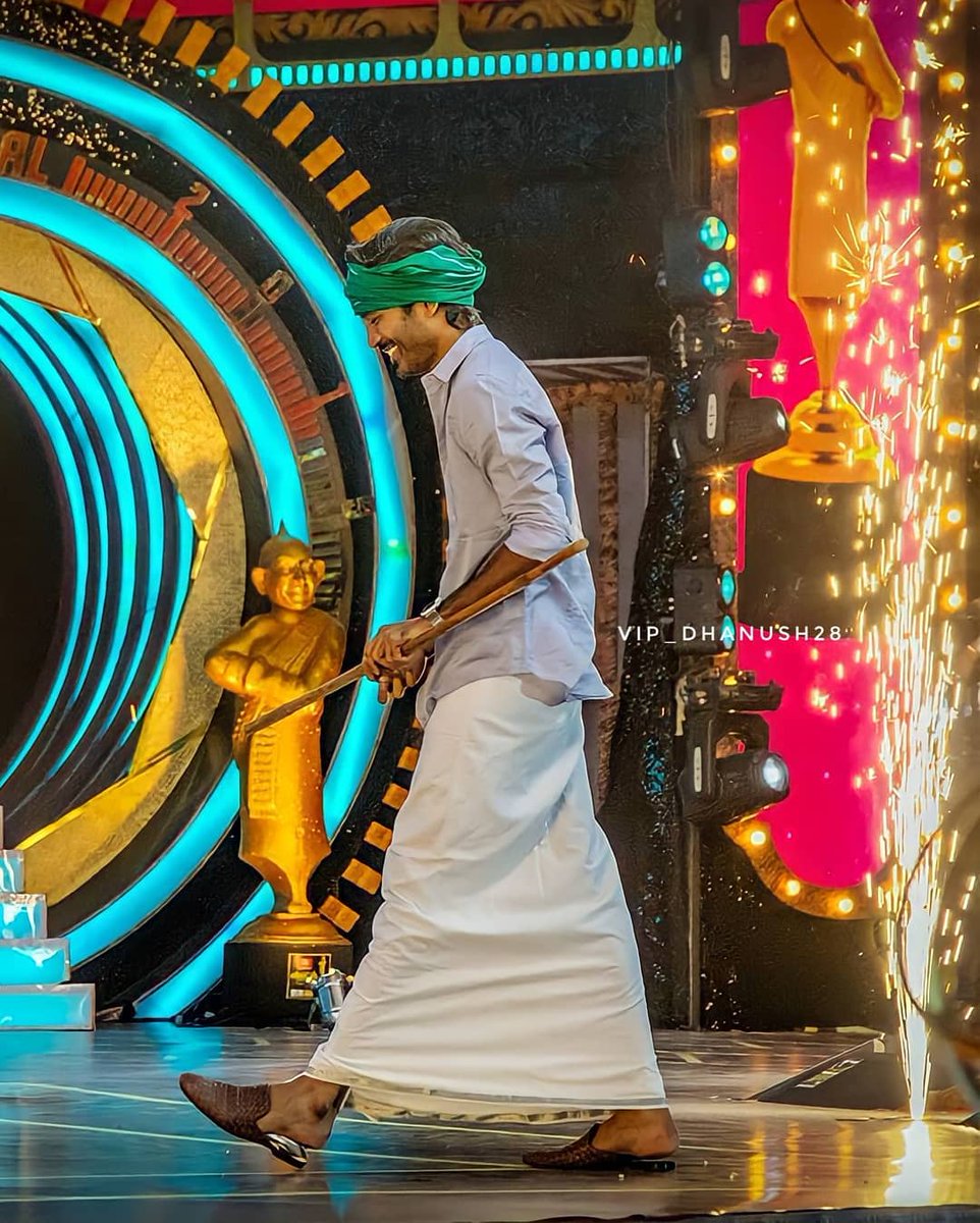 gopiDfan's tweet photo. Nee Medai pala era,
kai thatta aaiyuram kaigal
Ondrai serumada ✨

#21MajesticYrsofDHANUSH 

#CaptainMiller @dhanushkraja ✨ https://t.co/bEjRIhXW3j