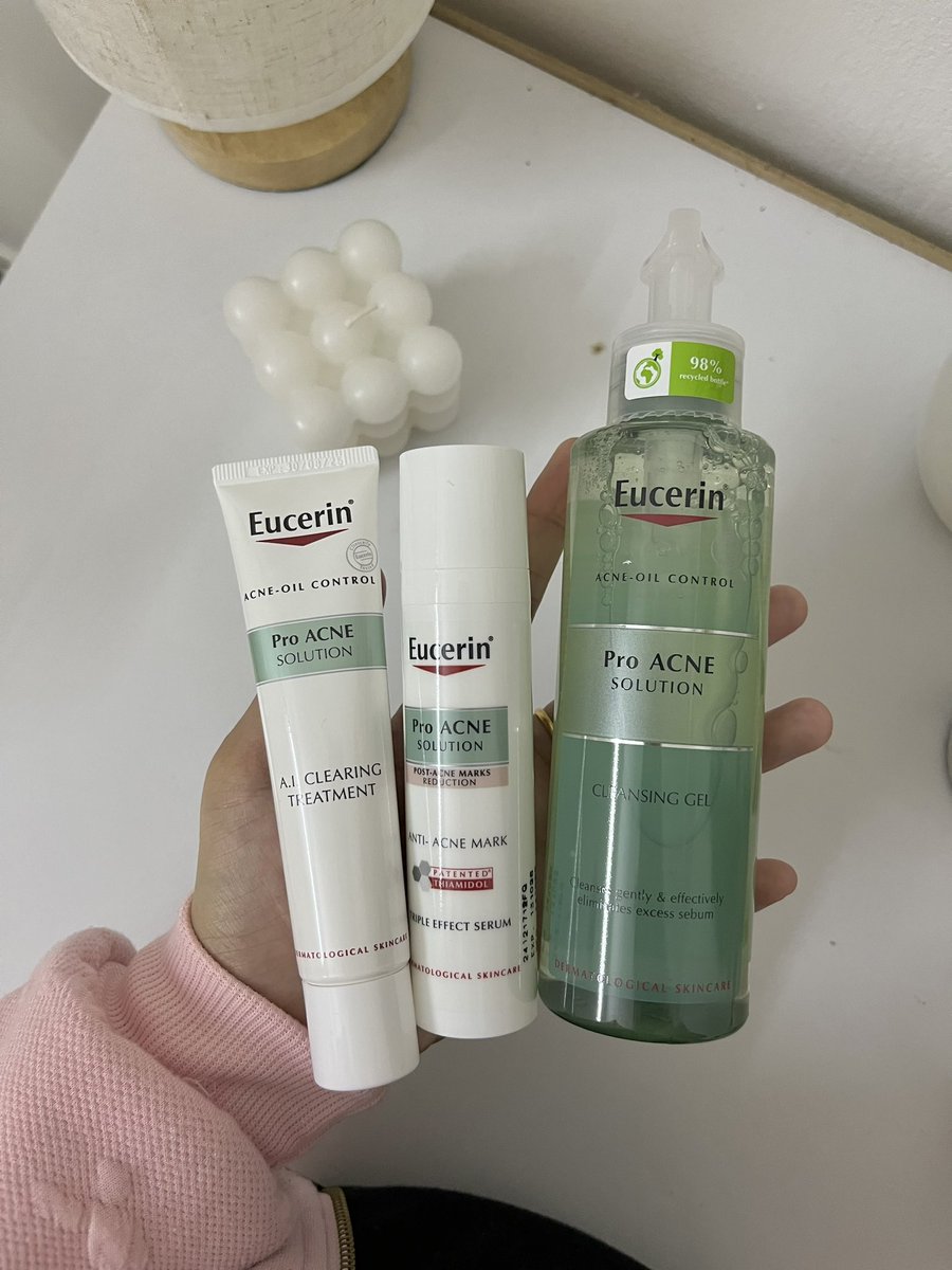 zalyazahari's tweet photo. In 7 days je korang dah boleh nampak perubahan on your face. The key is always consistent day and night ,2 times a day 🙌🏻

@eucerin_my @ShopeeMY 
#EucerinAcneExpert #MyEucerin #ProACNESolution #EfficacyAndMoneyBackGuarantee #EucerinxShopee https://t.co/3wfEuQIxSZ