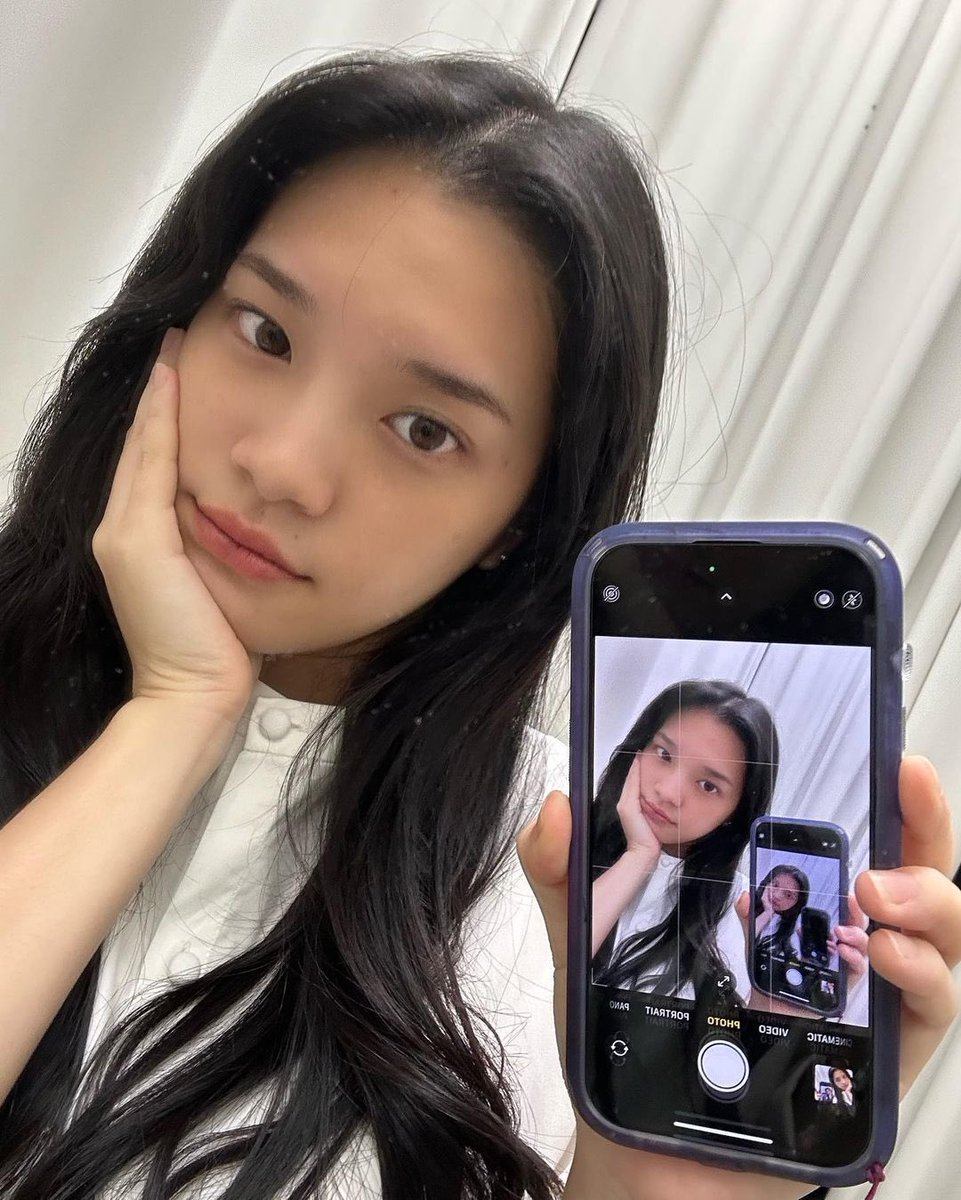 เซลฟี่~ น่ารักจัง ☺️🥰

#CherprangBNK48  
#CherprangAreekul