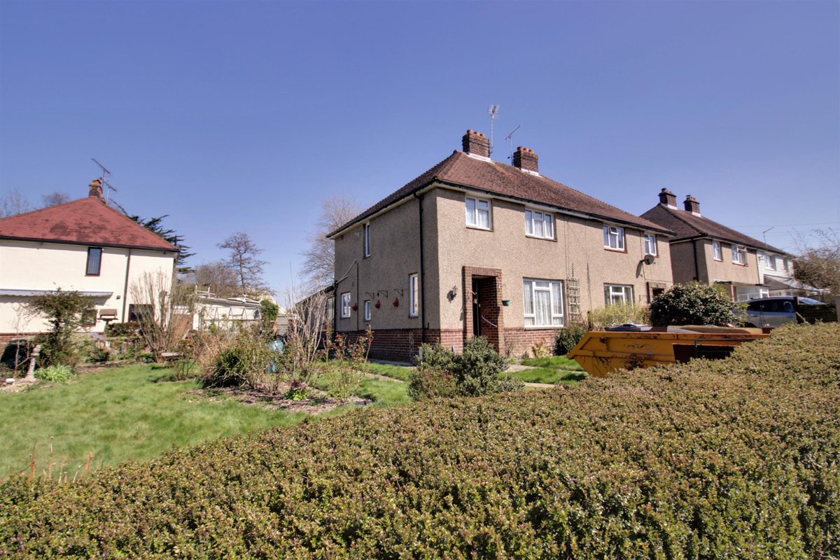 PearsonsAuction's tweet photo. Offered #forsale by public #auction on Wednesday 24th May
Lot 29: Guide Price £250,000
A three bedroom semi detached #home in #Cowplain with the benefit of a large corner plot
https://t.co/6K9HU9JcMU
Call Pearsons Estate Agents #Waterlooville 023 9226 2611 https://t.co/NVm4GRaXWM
