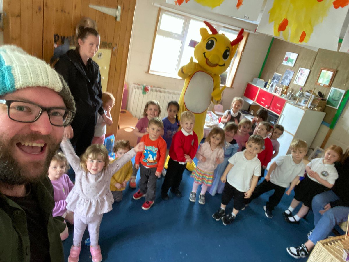 Fy hunlun cyntaf! 📸 😊

Diolch i Gylch Meithrin Llanfairpwll am y croeso (a'r canu hyfryd!) 🎵