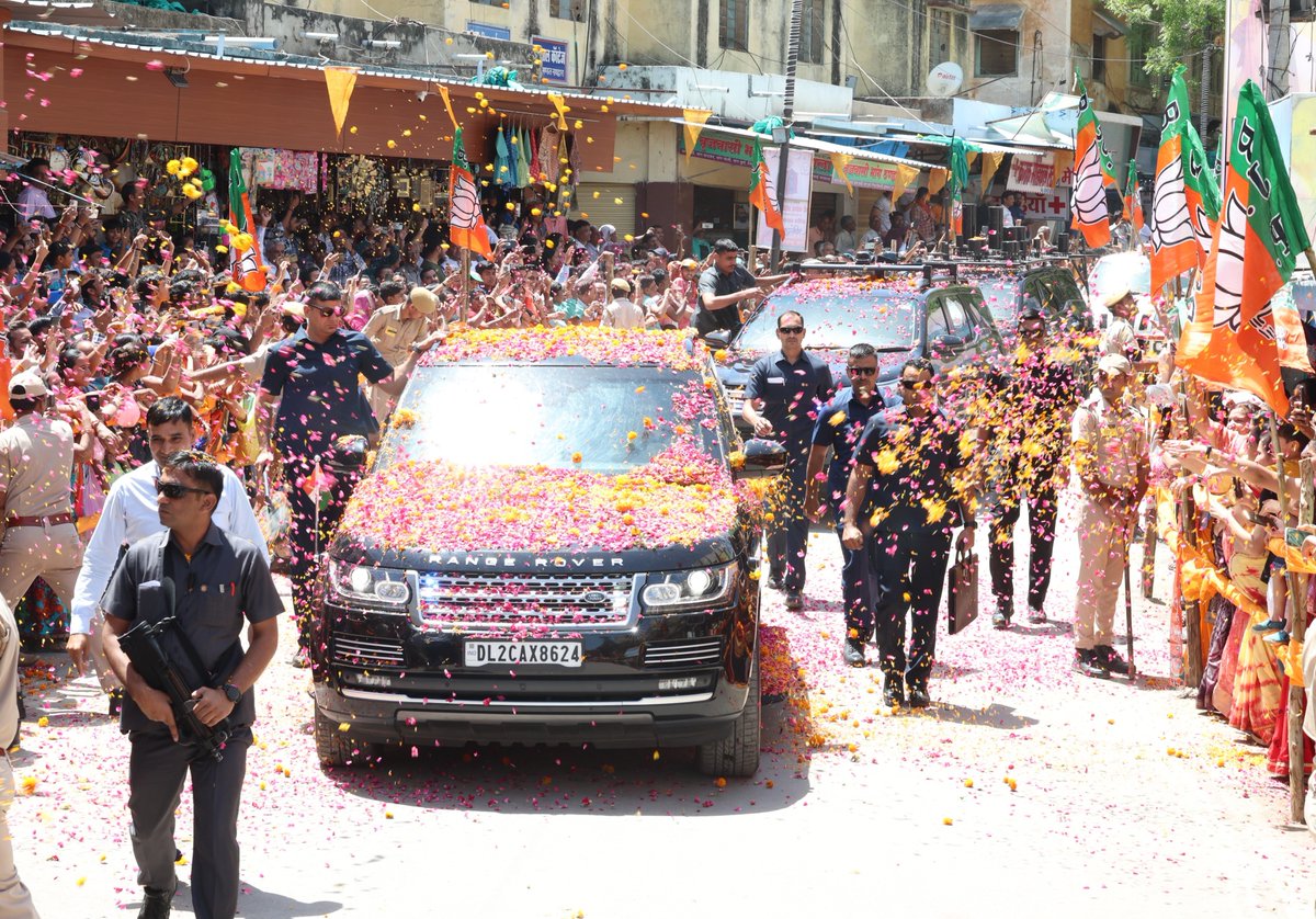 narendramodi's tweet photo. नाथद्वारा में राजस्थान के अपने भाइयों और बहनों के आशीर्वाद ने अभिभूत कर दिया! यहां उमड़े जनसैलाब की भावना को मैं कभी भुला नहीं सकता। https://t.co/MwoO4eiMpo