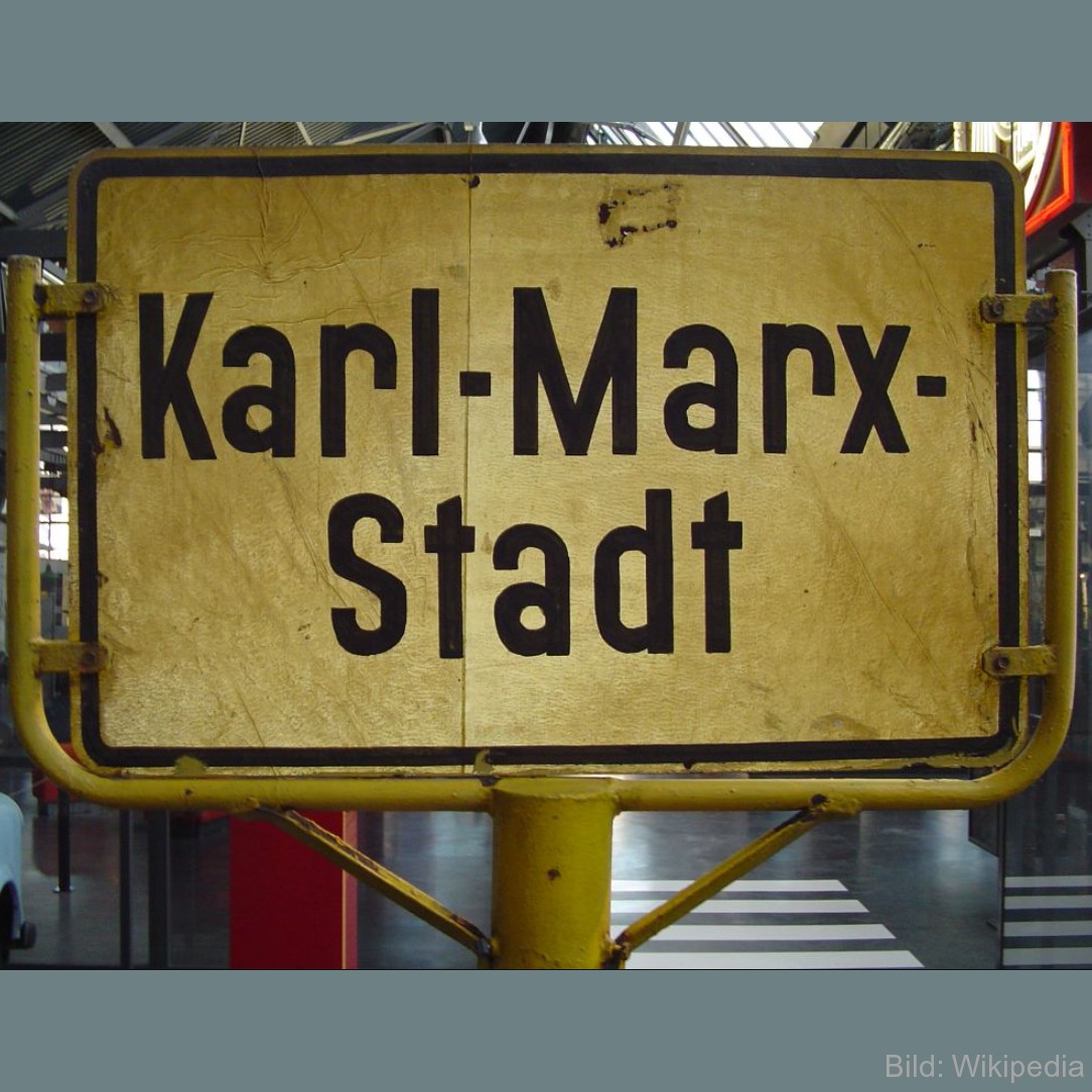 10.5.1953 Stadt & Bezirk #Chemnitz werden in Karl-Marx-Stadt umbenannt. Ursprünglich war Eisenhüttenstadt vorgesehen, das stattdessen als Stalinstadt den Namen des sowjet. Diktators Josef Stalin erhielt, Chemnitz den des politischen Theoretikers. 
#OTD #DDR