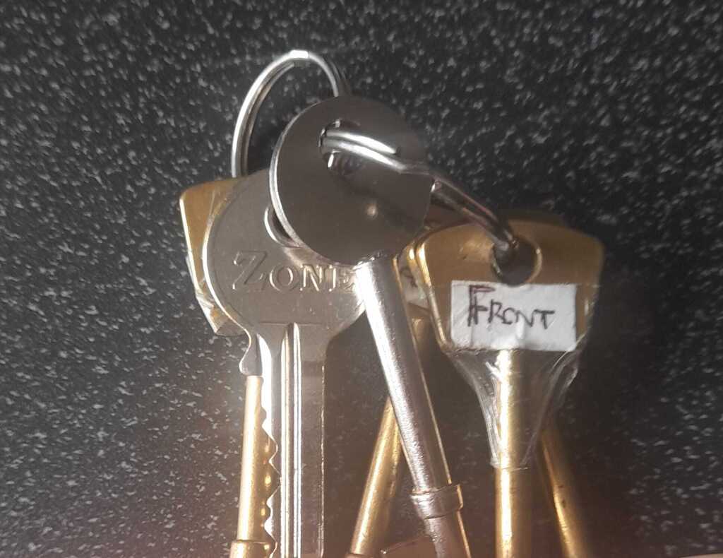 Set of keys found in athboy erea around the fair Green pop into the hub for them thanks. ift.tt/uos2hZl