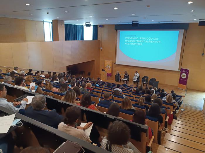 hgermanstrias's tweet photo. 📖 #hgermanstrias col·labora en una guia del @govern per prevenir el malbaratament alimentari en hospitals i residències geriàtriques 

🥗 El projecte de reducció del malbaratament amb #ARCASA, empresa de restauració col·lectiva, és un cas d'èxit

ℹ️ https://t.co/AJ5tysHjBt https://t.co/PnMGbIjFT8