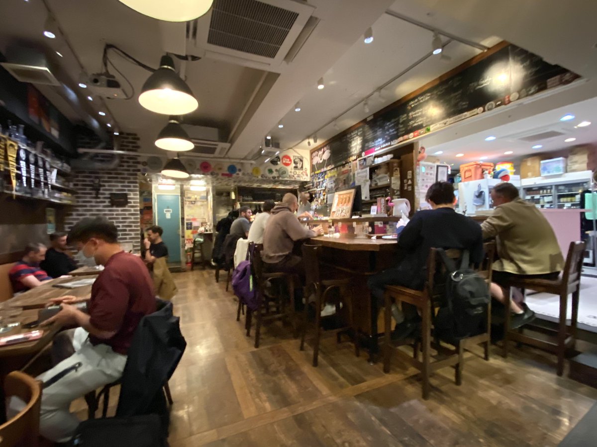 昨日代々木のWatering Holeに行ったら持ってたトートバッグを見たお店の人が「それTØRSTのバッグなの？」とブルックリンにあるビアバーのことを知ってて嬉しかった #ドリカル日本紀行