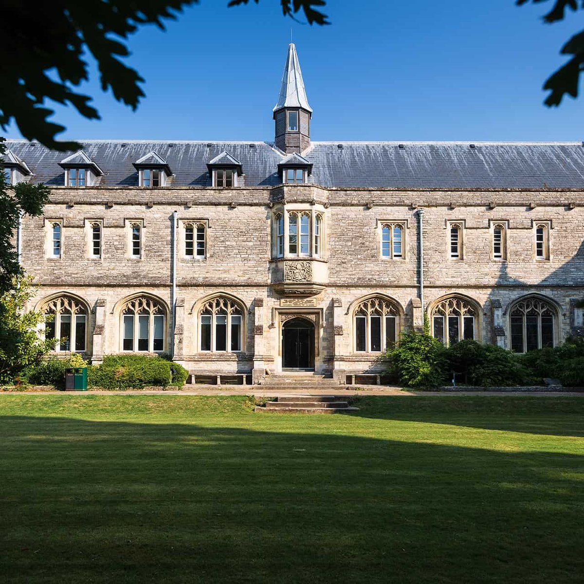 University of Chichester Jobs tweet media