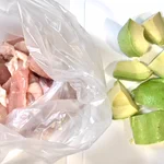 少ない材料で簡単にできる!挑戦してみたいアボカドチキンのレシピがバズり中!